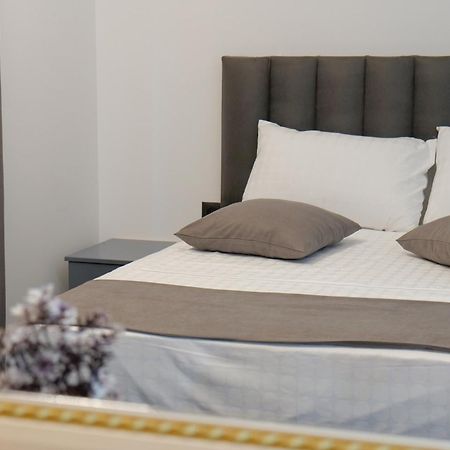 Hotel Celaj Vlorë Esterno foto