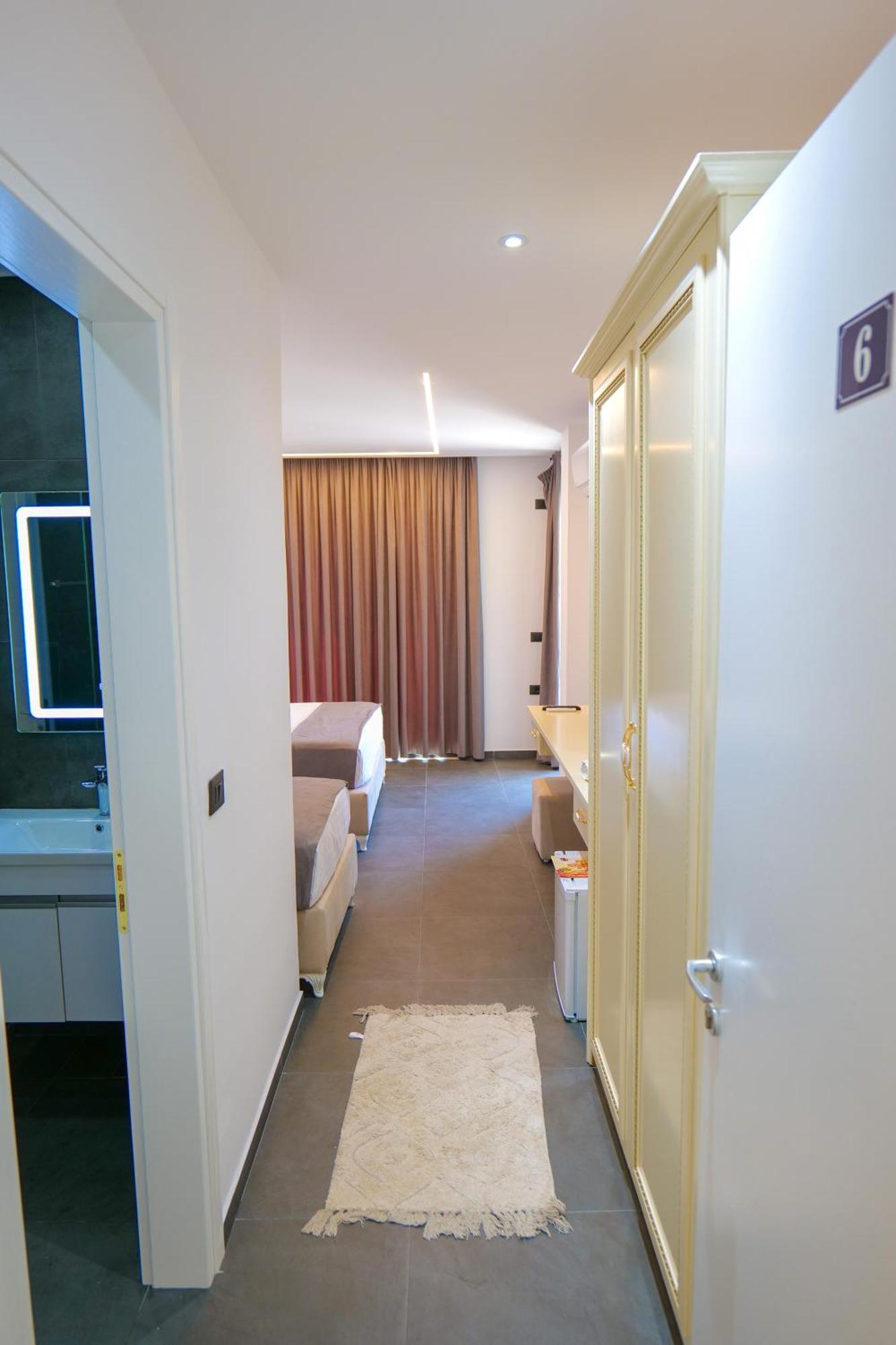 Hotel Celaj Vlorë Esterno foto