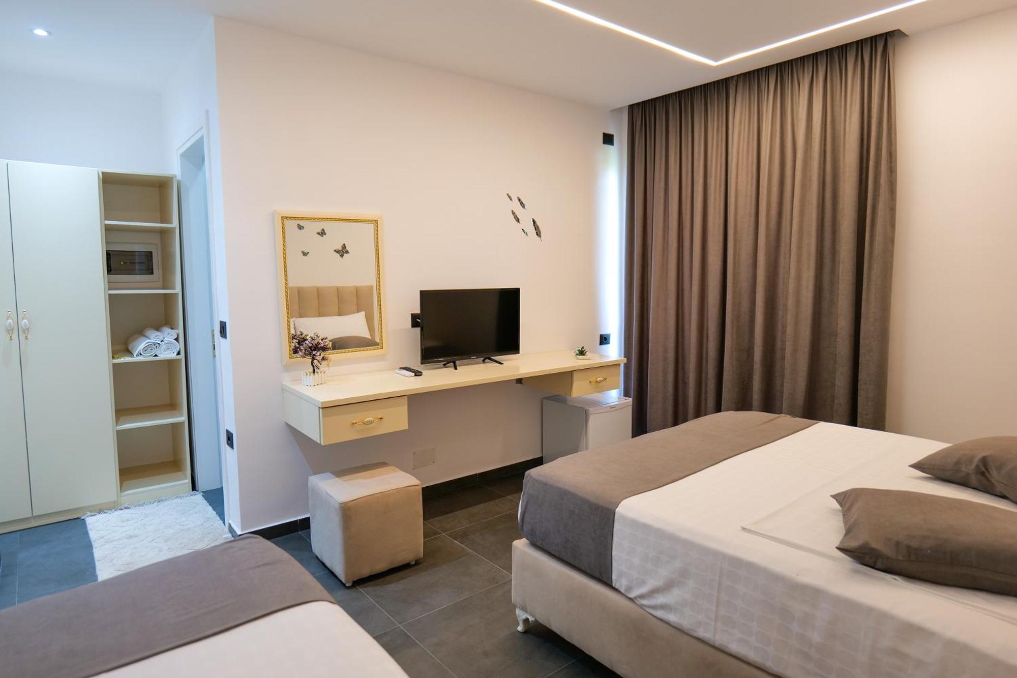 Hotel Celaj Vlorë Esterno foto
