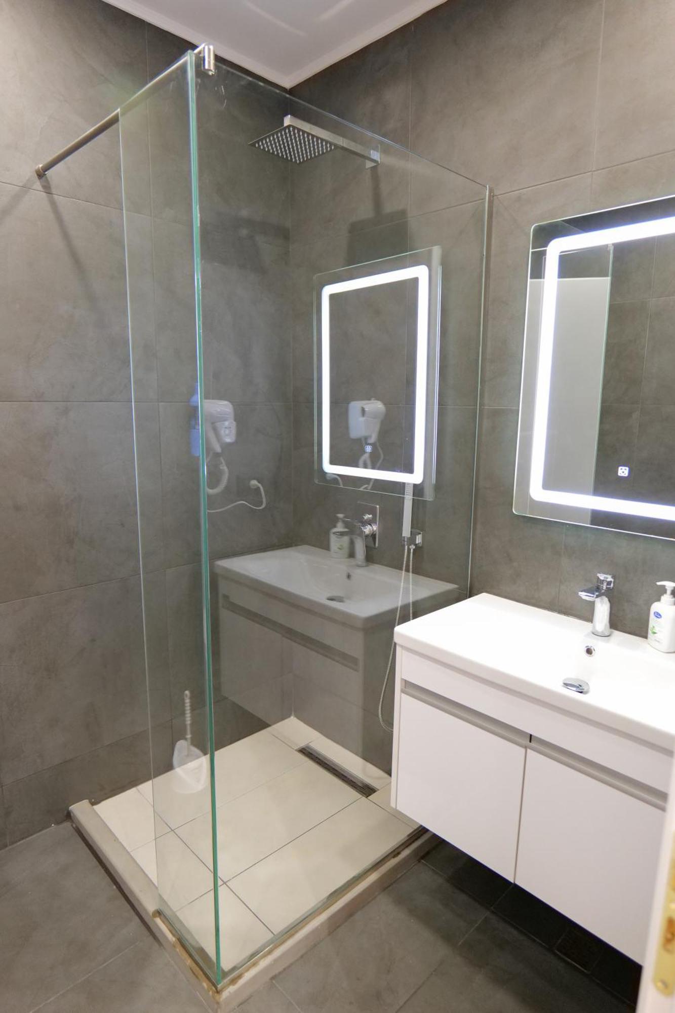 Hotel Celaj Vlorë Esterno foto