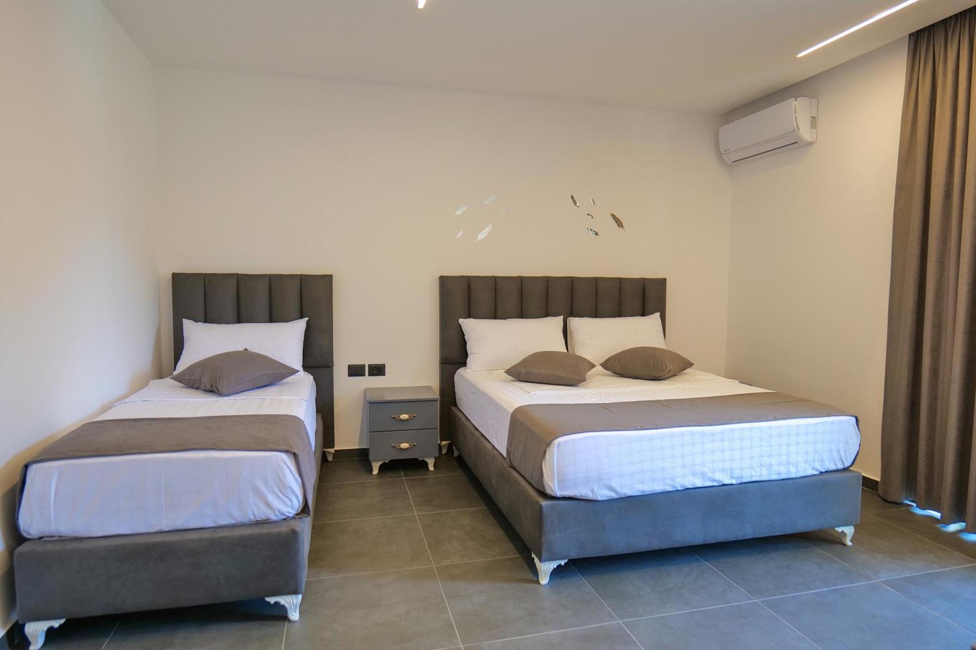 Hotel Celaj Vlorë Esterno foto
