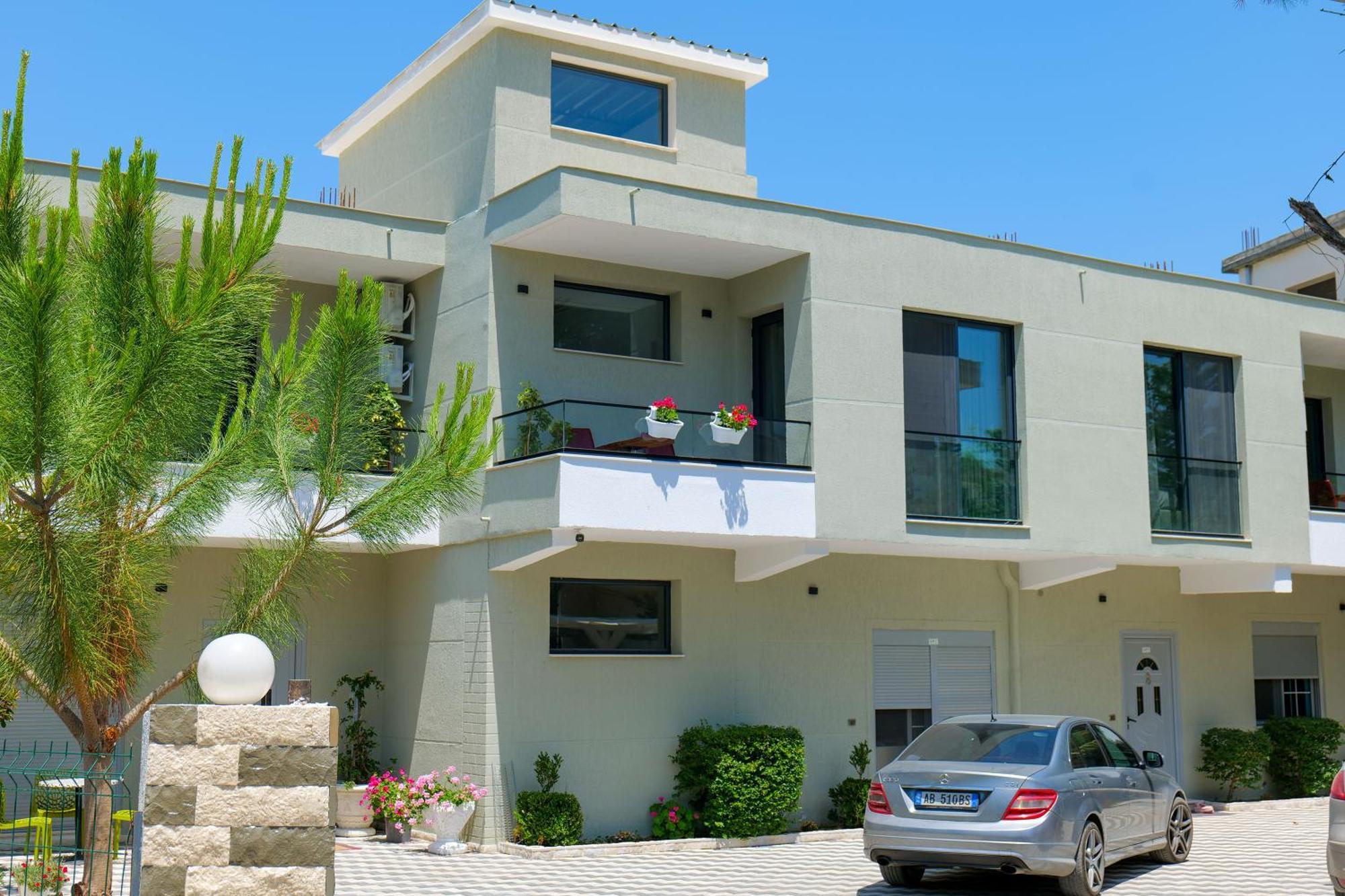 Hotel Celaj Vlorë Esterno foto