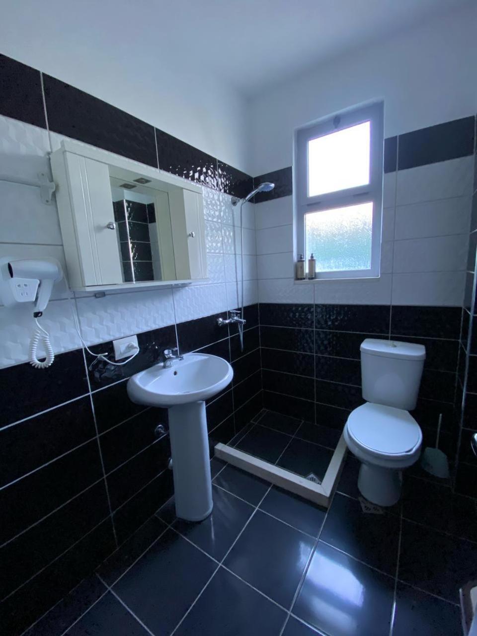 Hotel Celaj Vlorë Esterno foto