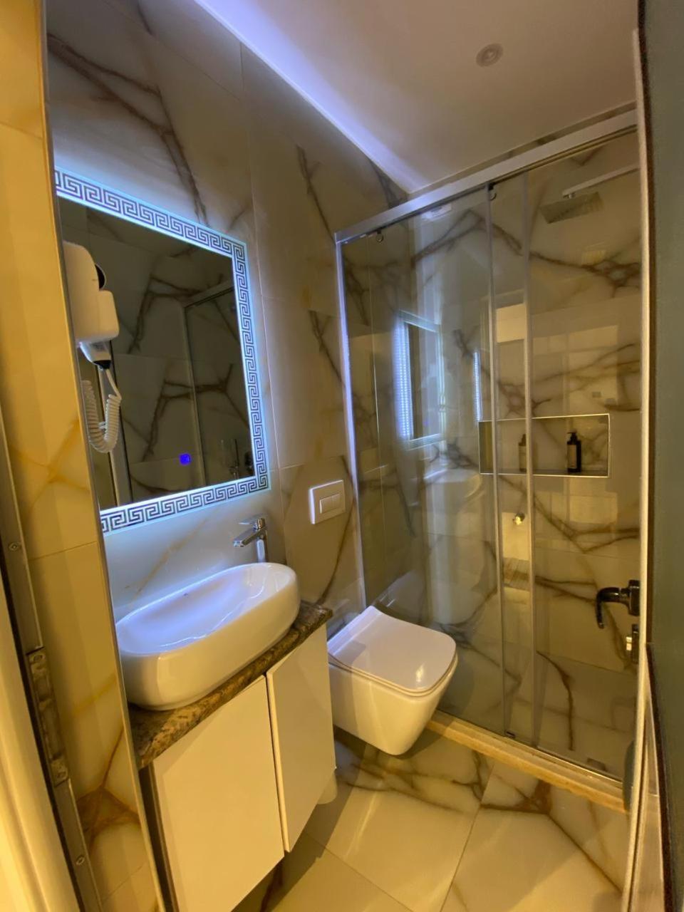 Hotel Celaj Vlorë Esterno foto