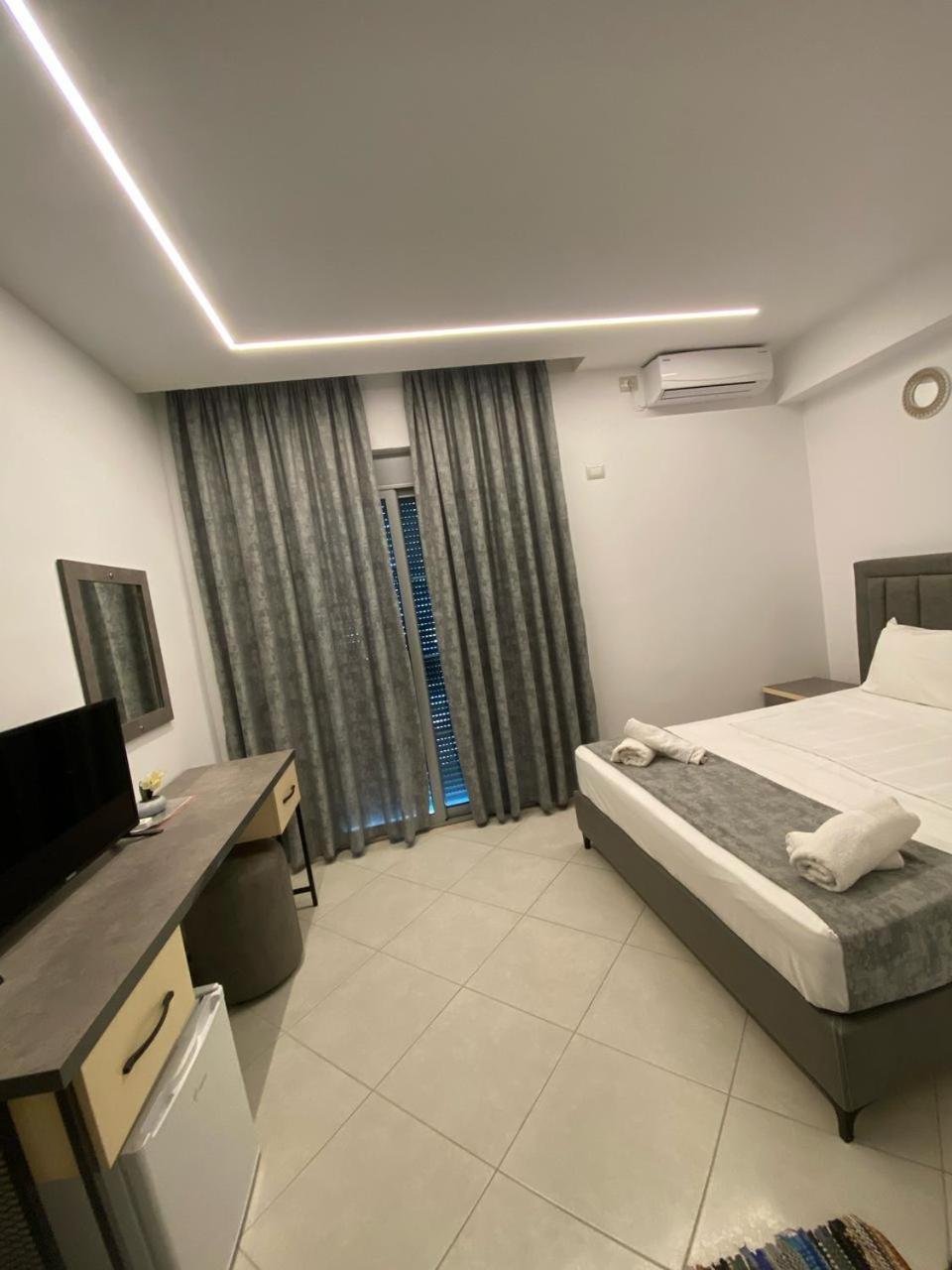 Hotel Celaj Vlorë Esterno foto