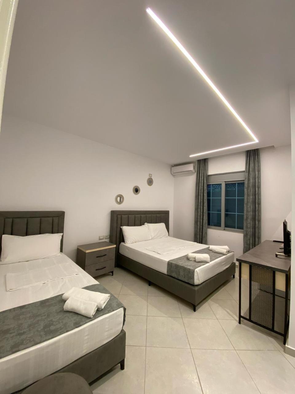 Hotel Celaj Vlorë Esterno foto